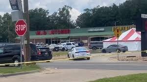 تیراندازی در یک فروشگاه در آمریکا + ویدئو | ۱۳ نفر کشته و زخمی شدند
