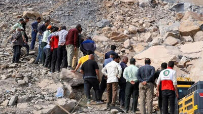 تلاش برای پیدا کردن اجساد 2 کارگر معدن شازند / زنده زنده زیر آوار معدن دفن شدند