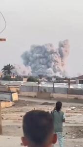 لحظه انفجار یک منطقه مسکونی در شهر رفح توسط ارتش اسرائیل