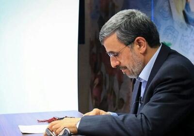 احمدی‌نژاد هم هست؛ هم نیست