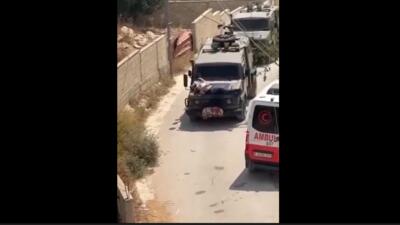 بستن جوان زخمی روی ماشین به عنوان سپر انسانی توسط نیروهای گشت اسرائیلی (فیلم)