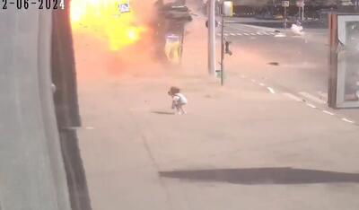 (ویدئو) لحظه اصابت موشک روسی جلوی پای زن اوکراینی