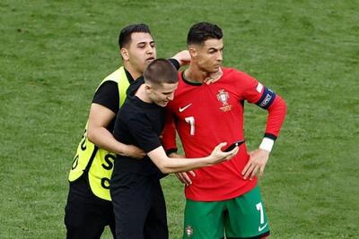 جیمی جامپ‌هایی که در بازی پرتغال - ترکیه به سراغ رونالدو رفتند (عکس)