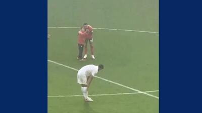 سلفی کریستیانو رونالدو با جیمی جامپ نوجوان پس از بازی مقابل ترکیه