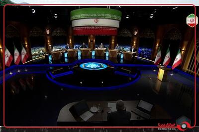 پخش سرود جمهوری اسلامی ایران پیش از آغاز مناظره چهارم انتخابات ریاست‌جمهوری