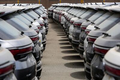 سیل فروش امتیاز خرید خودروی وارداتی؛ ۸۰۰ میلیون بده ماشین خارجی بگیر!