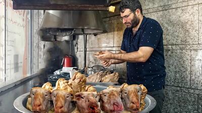 (ویدئو) غذای خیابانی در ایران؛ پخت ده ها کله پاچه در یک طباخی