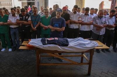 تشییع جنازه رئیس اورژانس غزه + تصاویر | خبرگزاری بین المللی شفقنا