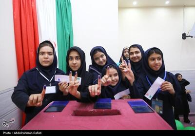 جشن حضور رای اولی ها - همدان- عکس صفحه استان تسنیم | Tasnim