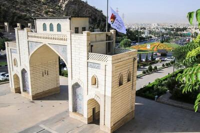 اهتزاز بیرق دومین کنگره ملی شهدای فارس در شیراز