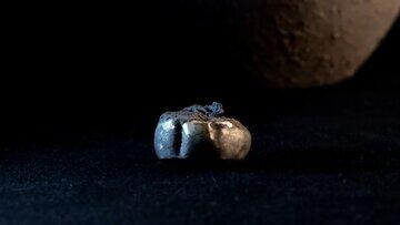 گوشواره طلا که داخل یک کوزه پنهان شده بود , پیداشد