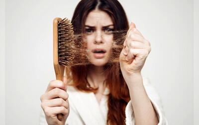 ریزش مو در زنان؛ دلایل و روش‌های درمان