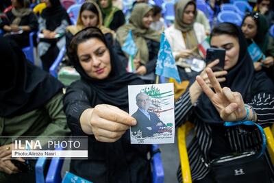 (تصاویر) استقبال بی‌نظیر حامیان مسعود پزشکیان از ظریف