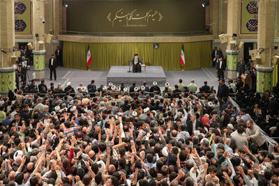 رهبر انقلاب:هرکس به ایران قوی علاقه‌مند است باید در انتخابات شرکت کند