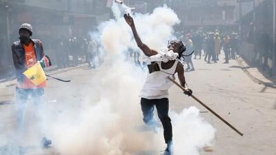 حمله معترضان به پارلمان کنیا