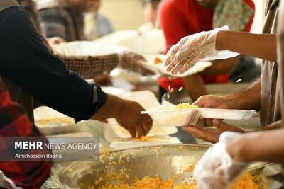 طبخ بیش از ۱۱۰۰ پرس غذا توسط هنرمندان قزوینی در عید غدیر
