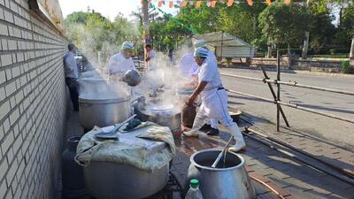 پخت غذای نذری به مناسبت عید غدیر خم در خوی + تصاویر