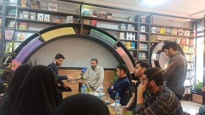 کافه کتاب شهرکرد میزبان مناظرات دانشجویی+فیلم