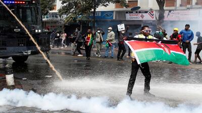 به آتش کشیدن پارلمان کنیا از سوی معترضان