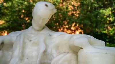 مجسمه آبراهام لینکلن در گرما آب شد! (+عکس)