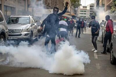 اعتراضات کنیا (+عکس)/ 10 کشته در سرکوب پلیس / آتش زدن پارلمان / افزایش مخالفت با افزایش مالیات