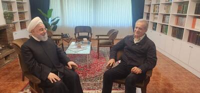عکسی از دیدار مسعود پزشکیان با حسن روحانی - عصر خبر