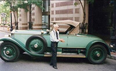 داستان راننده 102 ساله‌ای که 82 سال با رولزرویس خود رانندگی کرد!