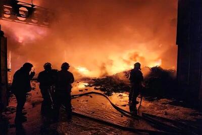 آتش‌سوزی ۲ کارگاه مبل‌سازی در مشهد یک فوتی و هفت مصدوم برجا گذاشت
