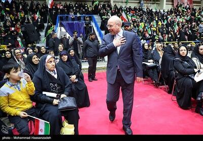 استقبال پرشور هواداران قالیباف در سالن شهید شیرودی تهران | ویدئو