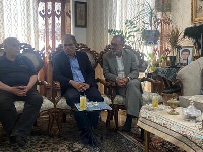 مدیر ستاد دیه تهران به دیدار خانواده دانشجوی خیر رفت