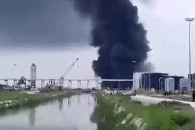 حریق و انفجارهای پیاپی در یک پالایشگاه نفت در نیجریه+ فیلم