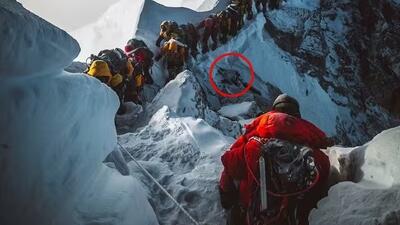 اجساد کوهنوردان چطور از «منطقه مرگ» هیمالیا پایین آورده می‌شود؟