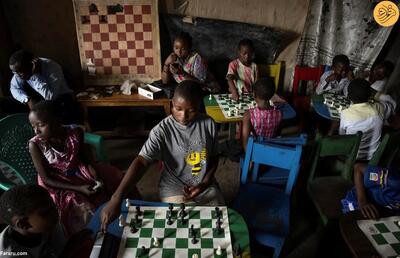 (تصاویر) بازی شطرنج برای پرت کردن حواس کودکان جنگ‌زده در کنگو