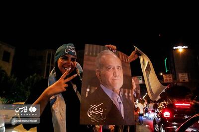 (تصاویر) شور و شوق تهرانی‌ها در ساعات پایانی تبلیغات انتخابات ریاست جمهوری