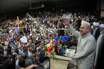 حضور چشمگیر و گرم مردم مشهد در حمایت از قالیباف