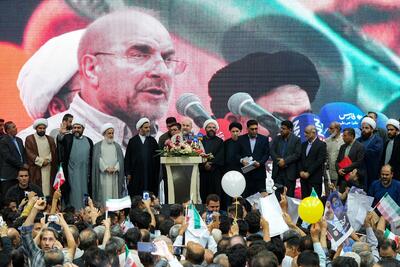 لحظاتی از حضور قالیباف در جمع مردم مشهد در ورزشگاه شهید بهشتی