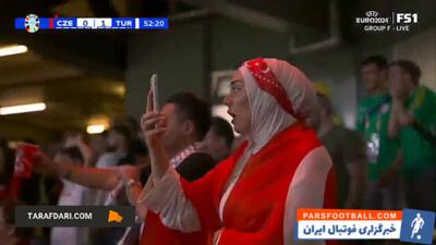 خوشحالی جالب هوادار زن ترک پس از گل تیم ملی کشورش به جمهوری چک / فیلم - پارس فوتبال | خبرگزاری فوتبال ایران | ParsFootball