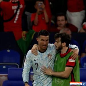 رونالدو و کواراتسخلیا در آغوش یکدیگر - پارس فوتبال | خبرگزاری فوتبال ایران | ParsFootball
