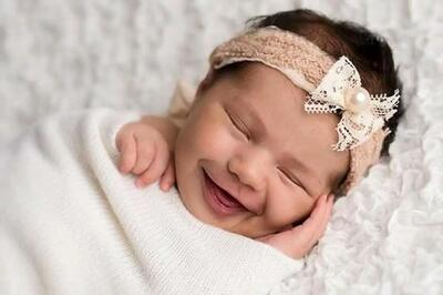 علت لبخند زدن نوزادان در خواب چیست؟