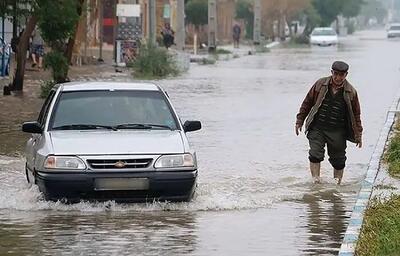 بارش شدید باران‌ و سیلابی شدن‌ خیابان ها در املش، قائم شهر و لاهیجان+ فیلم
