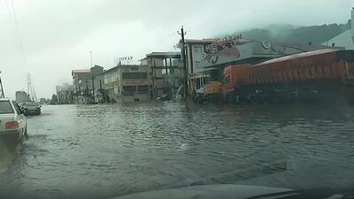 فیلمی از آبگرفتگی معابر لاهیجان در پی بارش شدید باران