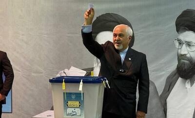 ظریف : قهر کردن با صندوق رای راه حل مشکلات ما نیست