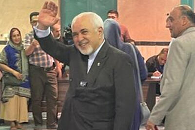 ببینید | لحظه ورود محمدجواد ظریف به حسینیه جماران برای شرکت در انتخابات ریاست جمهوری