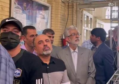 فیلم/ حداد عادل در صف رای دهندگان مسجد لرزاده