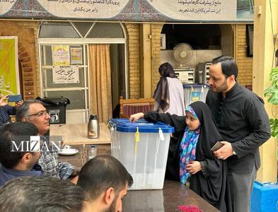 بهادری جهرمی رای خود را به صندوق انداخت