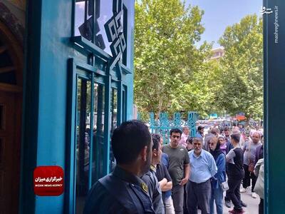 تصاویر حال و هوای حسینیه ارشاد در روز انتخابات