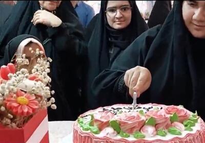 جشن تولد در شعبه اخذ رای و جشن تکلیف سیاسی رای اولی ها- فیلم فیلم استان تسنیم | Tasnim