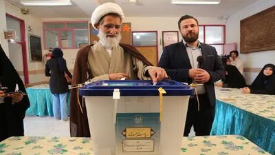 نماینده ولی فقیه در چهارمحال و بختیاری رأی خود را به صندوق انداخت