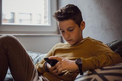 چرا رسانه‌های اجتماعی نوجوانان را افسرده می‌کند؟