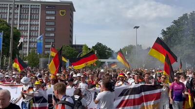 شور و هیچان و استقبال دیوانه وار هواداران از بازیکنان تیم ملی آلمان پیش از تقابل با دانمارک